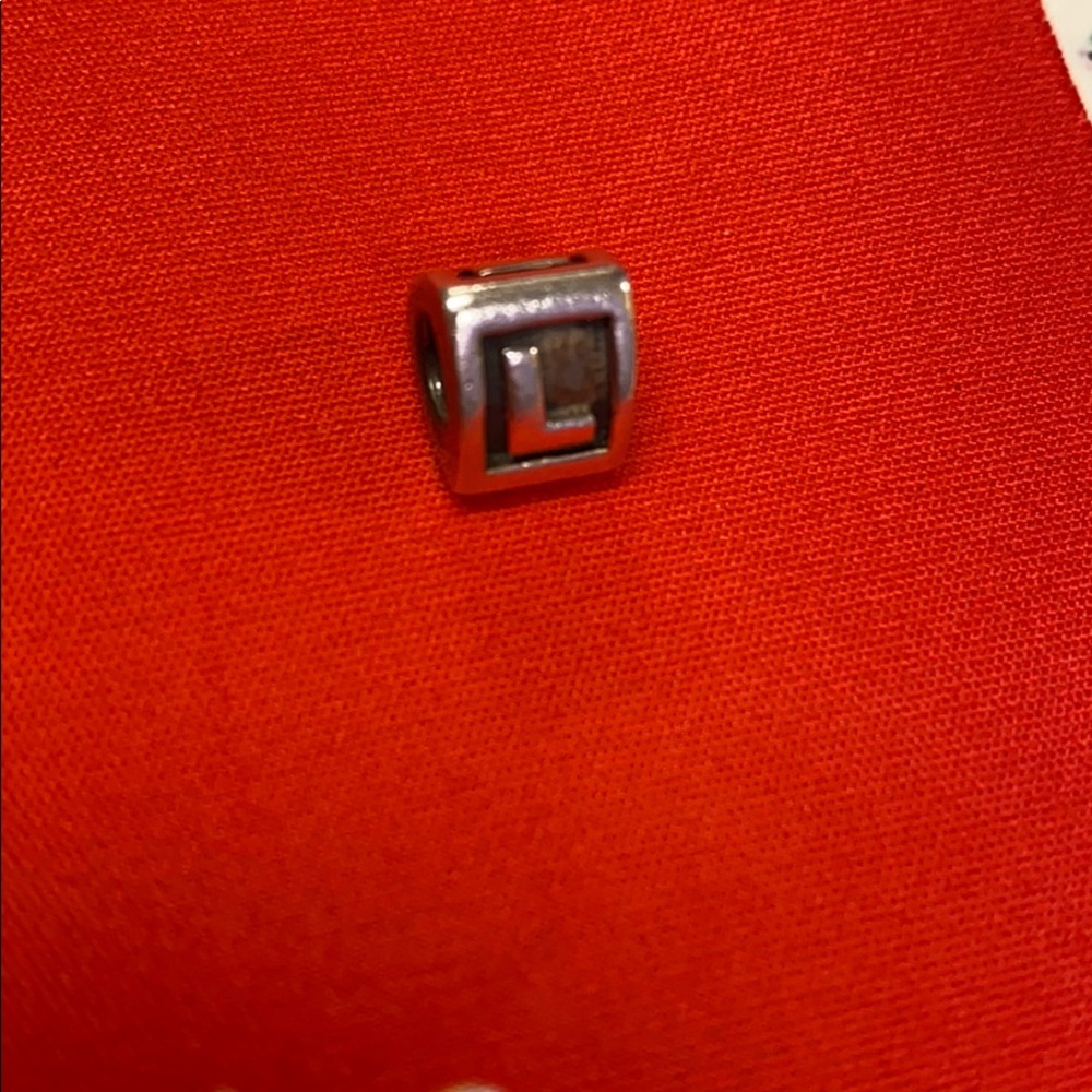 L charm from pandora
